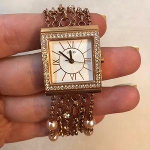 Women’s Guess Watch. Rose Gold.